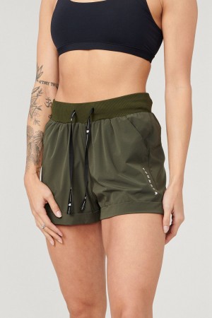 Young LA W104 Velocity Running Shorts Olivgrün | 3879-UWNEC