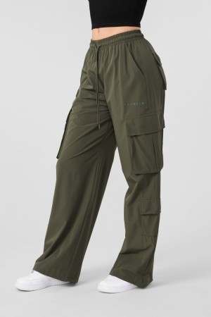 Young LA W219 Travel Cargo Joggers Olivgrün | 5931-RDTHC